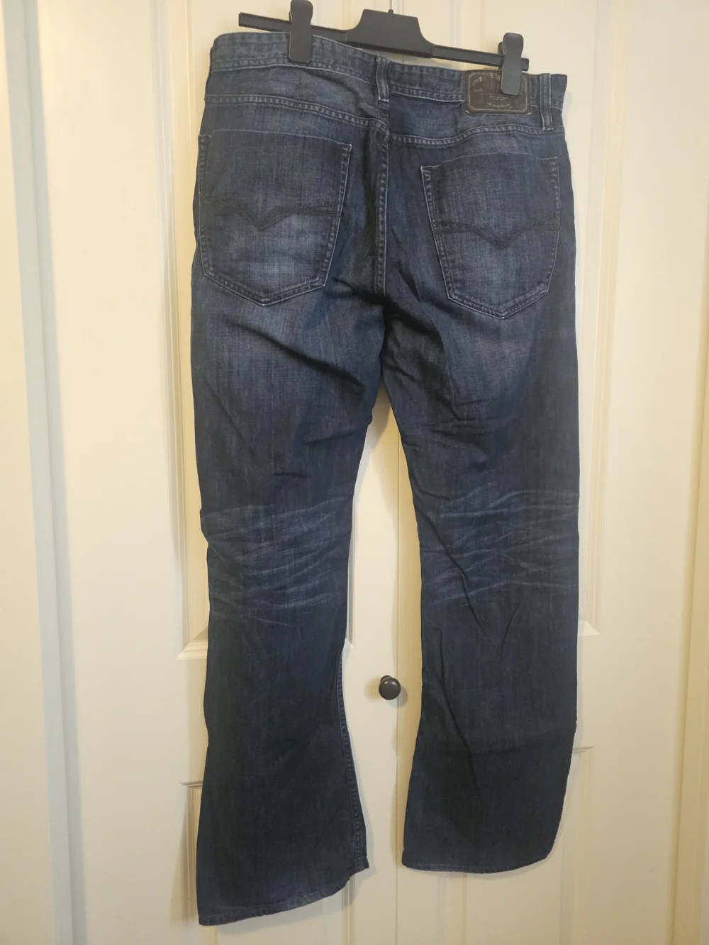 Guess Men's Desmond Relaxed Straight Jeans in Dark Blue Wash Sz 36 - Picture 4 of 16